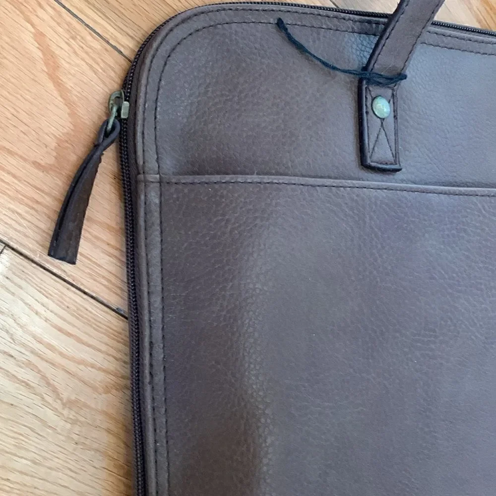 Bueno NWOT light brown briefcase style bag